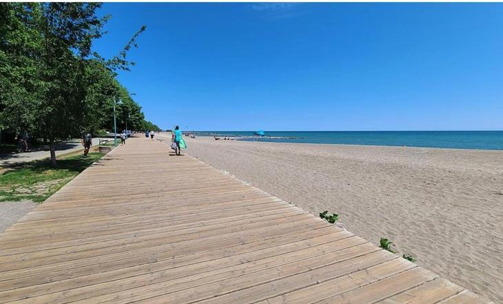 Stunning Studio in the Beaches Toronto Exterior foto