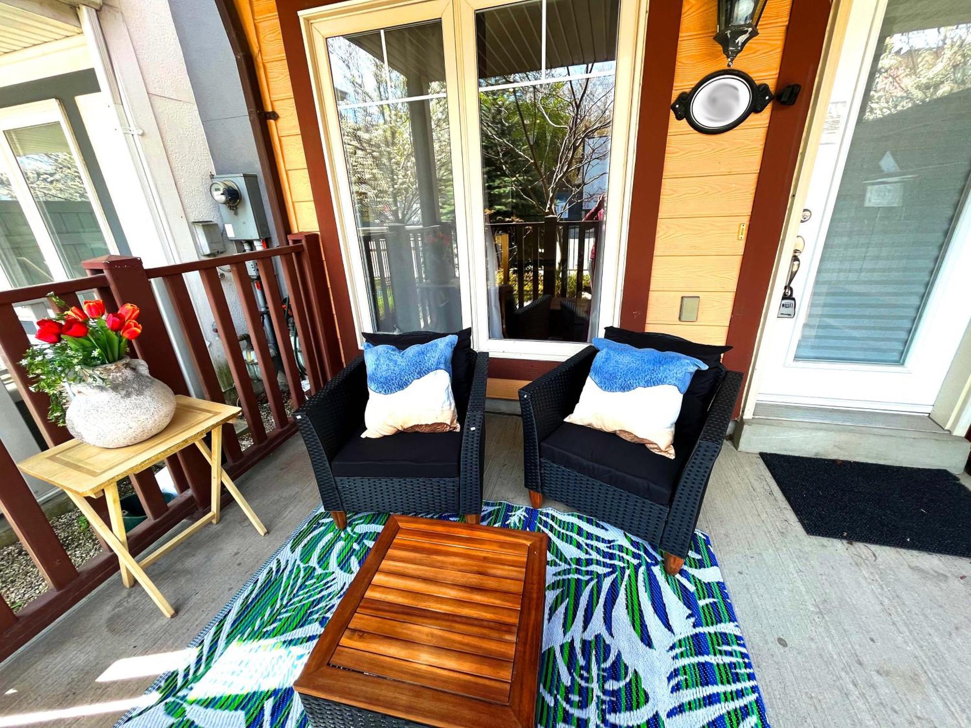 Stunning Studio in the Beaches Toronto Exterior foto